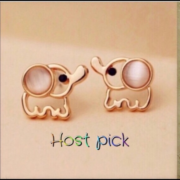 Jewelry - Baby elephant earrings🚨Sale